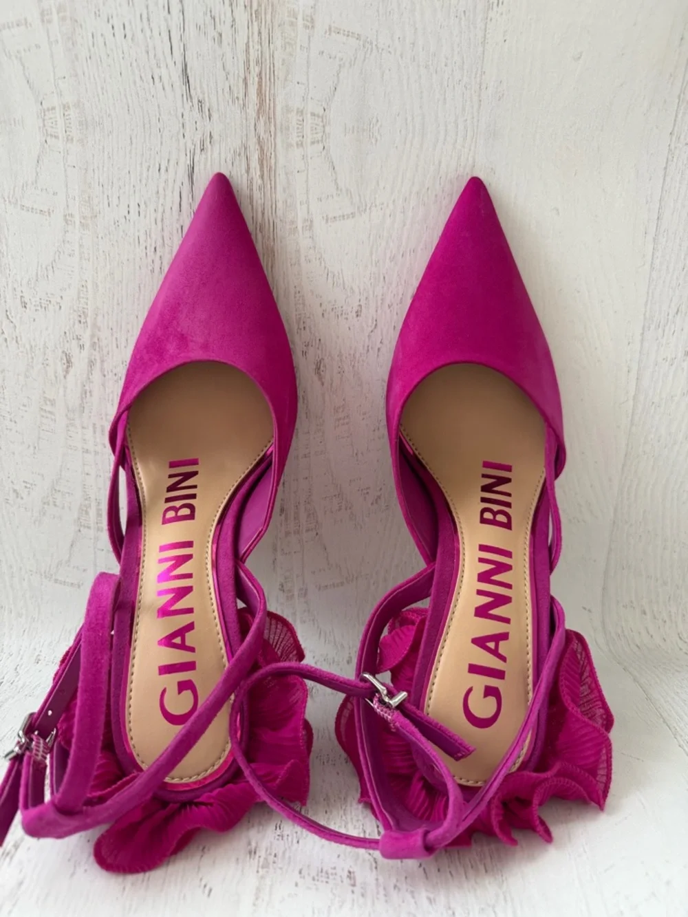 Gianni Bini Bradley Fuchsia Suede Ruffle Pearl Pumps 8M Never worn - Picture 5 of 8